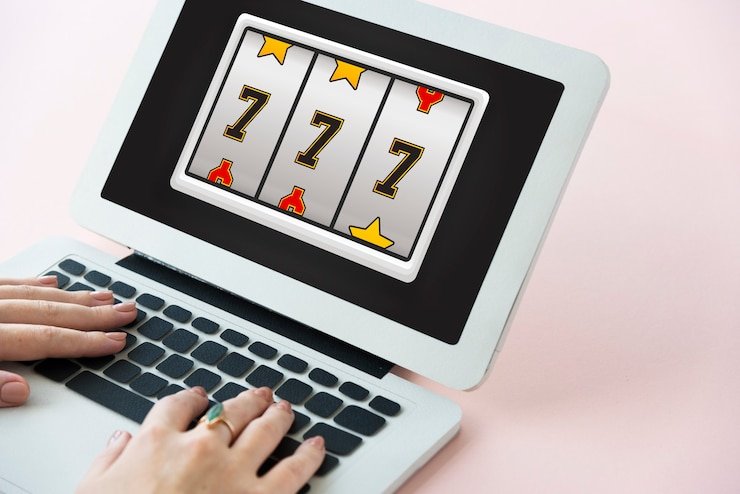 Hasil permainan ditampilkan dengan jelas di layar